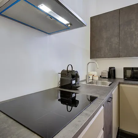 Irex Near Vatican Museum New *